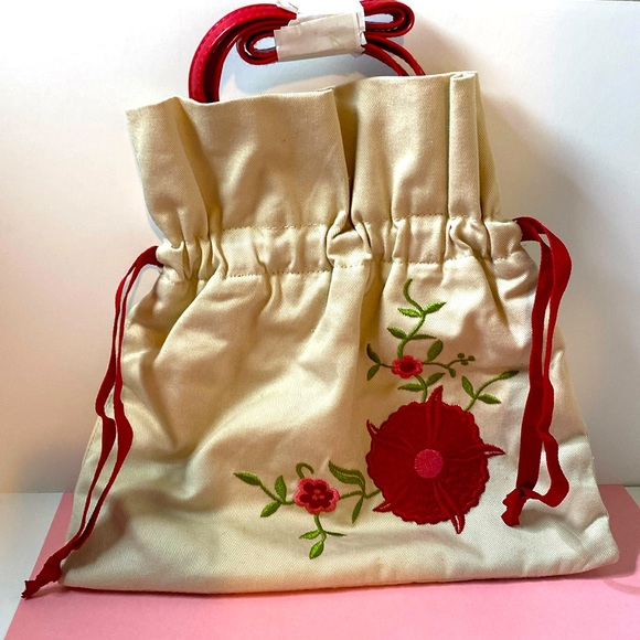 Avon Handbags - NWOT Avon Small Old Fashioned Drawstring Cinch Purse With Plastic Handle